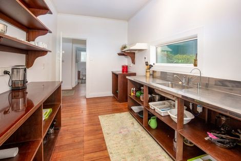 Photo of property in 21 Ocean View Road, Port Waikato, 2695