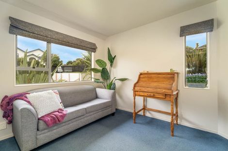 Photo of property in 2 Myers Grove, Churton Park, Wellington, 6037