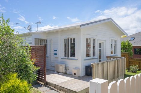 Photo of property in 4 Wolsley Avenue, Milford, Auckland, 0620