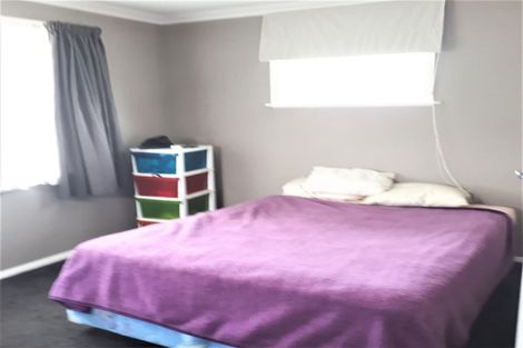 Photo of property in 13 Bartholomew Road, Levin, 5510