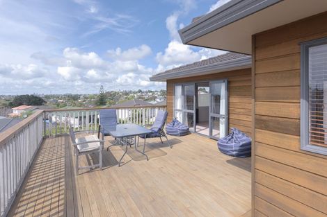 Photo of property in 2/310 Wairau Road, Glenfield, Auckland, 0629