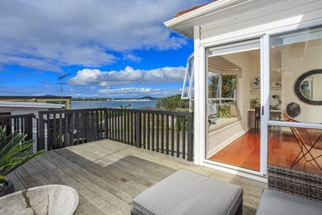 Photo of property in 1/91 Queen Street, Northcote Point, Auckland, 0627