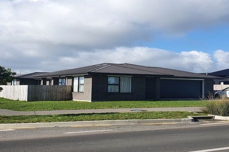 Photo of property in 1 Poutawa Lane, Clarks Beach, 2122