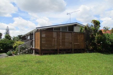 Photo of property in 98 Gossamer Drive, Pakuranga Heights, Auckland, 2010