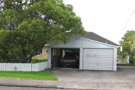 Photo of property in 62 Neil Avenue, Te Atatu Peninsula, Auckland, 0610