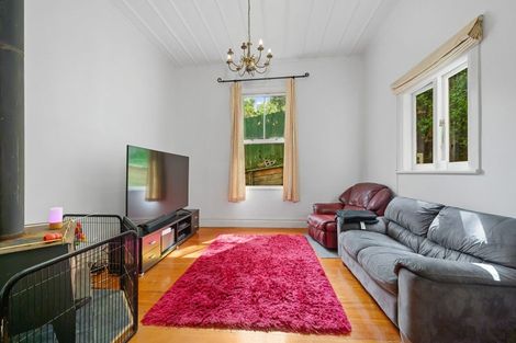 Photo of property in 10 Limmer Place, Browns Bay, Auckland, 0632