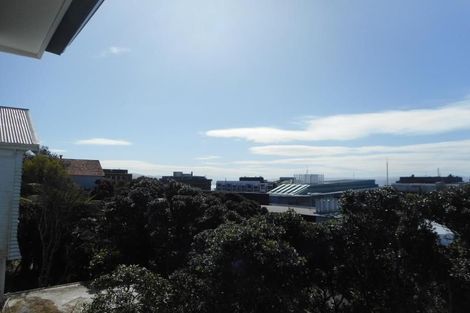 Photo of property in 82 Kelburn Parade, Kelburn, Wellington, 6012