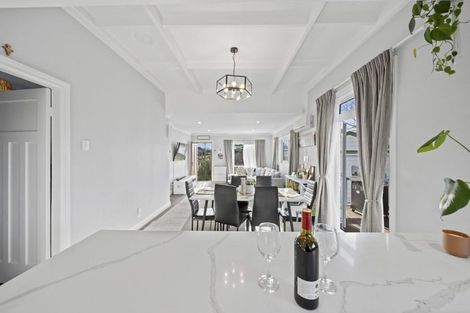 Photo of property in 18 Graham Road, Conifer Grove, Takanini, 2112