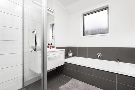 Photo of property in 15 Lamborn Drive, Papakura, 2110