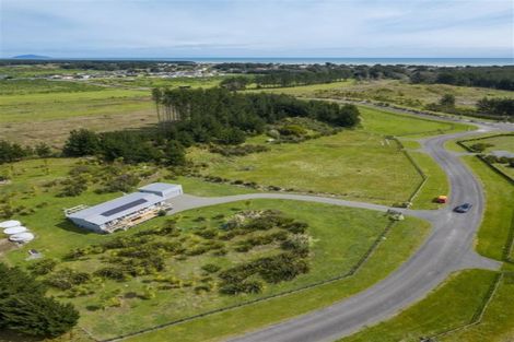 Photo of property in 8 Mowhia Grove, Waitarere, Levin, 5510