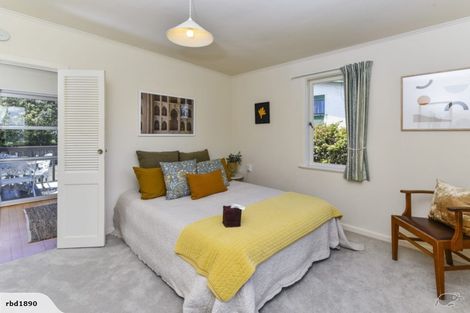 Photo of property in 1/8 Second Avenue, Stanley Point, Auckland, 0624