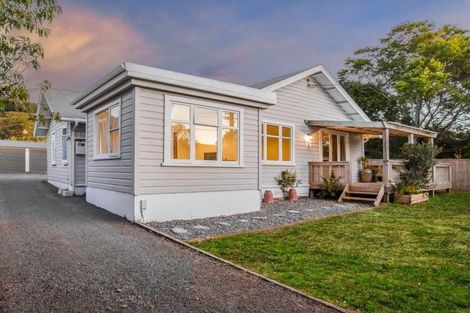 Photo of property in 32 Hinemoa Street, Paraparaumu, 5032