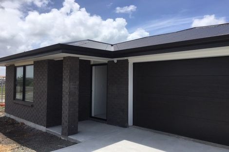 Photo of property in 1 Poutawa Lane, Clarks Beach, 2122