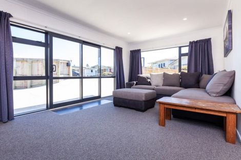 Photo of property in 12 Evelyn Place, Welbourn, New Plymouth, 4310