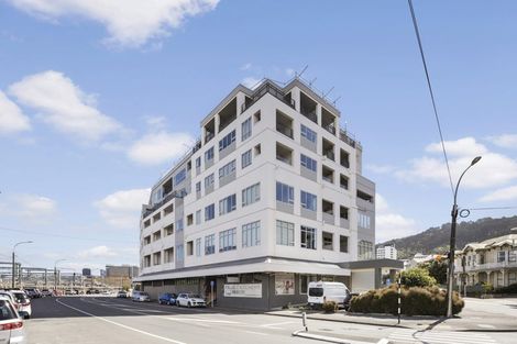 Photo of property in Stadium Garden Flats, 102/107 Thorndon Quay, Pipitea, Wellington, 6011