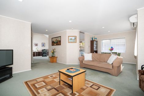 Photo of property in 33 Maurice Borich Place, Henderson, Auckland, 0610