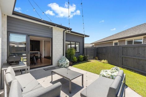 Photo of property in 51 Kotiate Street, Papamoa, 3118