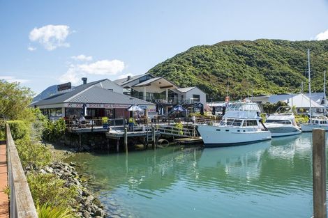 Photo of property in 29 Beach Road, Waikawa, Picton, 7220