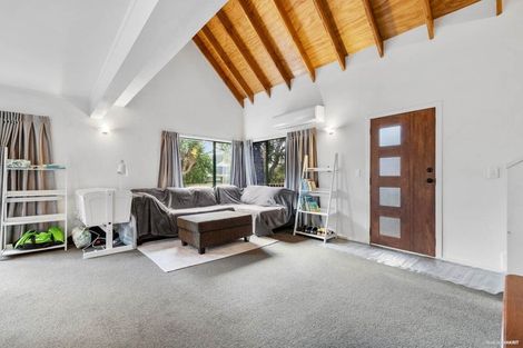 Photo of property in 2/470 East Coast Road, Windsor Park, Auckland, 0630