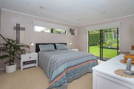 Photo of property in 5 John Webster Place, Glen Eden, Auckland, 0602