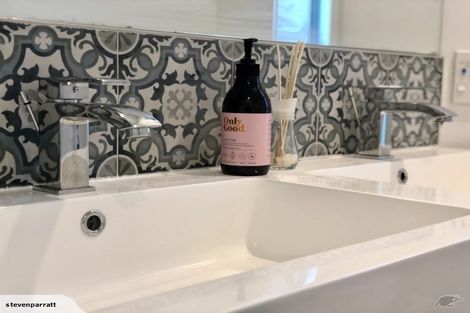 Photo of property in 1 Gardenhill Lane, Redcliffs, Christchurch, 8081