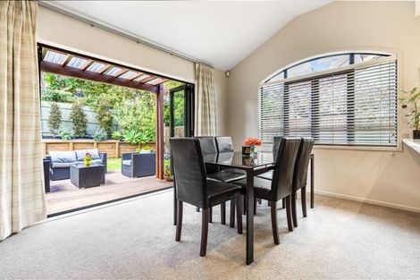 Photo of property in 5/8 Tobago Place, Sunnynook, Auckland, 0620