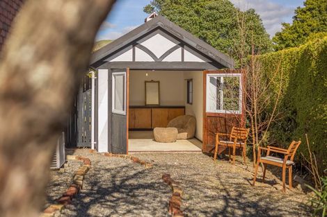 Photo of property in 10 Kakariki Grove, Waikanae, 5036