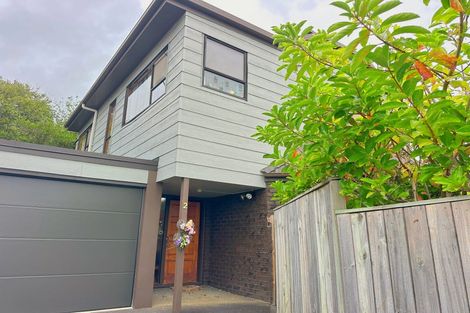 Photo of property in 2/16 Manutara Avenue, Forrest Hill, Auckland, 0620