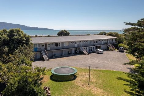 Photo of property in 127-129 Manly Street, Paraparaumu Beach, Paraparaumu, 5032
