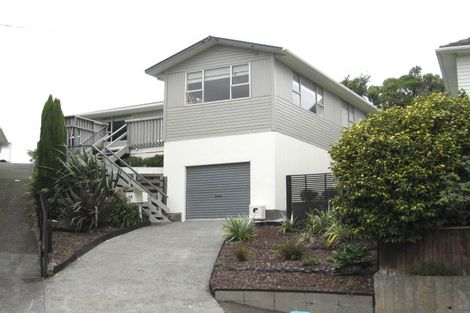 Photo of property in 38 Turville Crescent, Newlands, Wellington, 6037