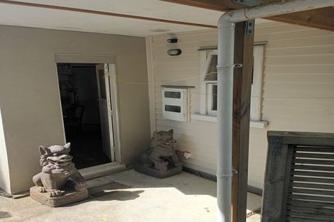 Photo of property in 81 Lauderdale Road, Birkdale, Auckland, 0626