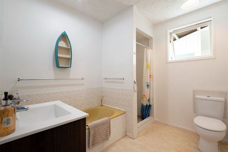 Photo of property in 1/23a Cliff Road, Torbay, Auckland, 0630