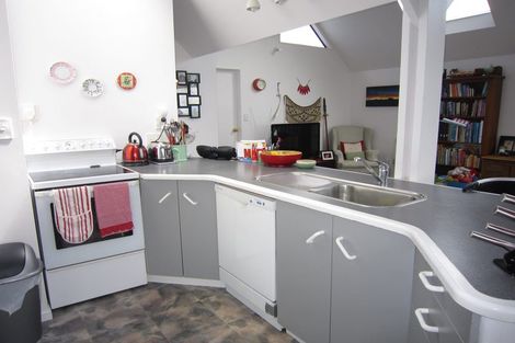 Photo of property in 12a Ashton Fitchett Drive, Brooklyn, Wellington, 6021