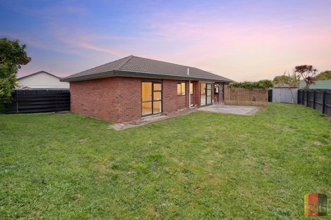 Photo of property in 18 Randwick Place, Randwick Park, Auckland, 2105