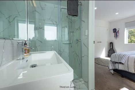 Photo of property in 20d Kaurilands Road, Titirangi, Auckland, 0604