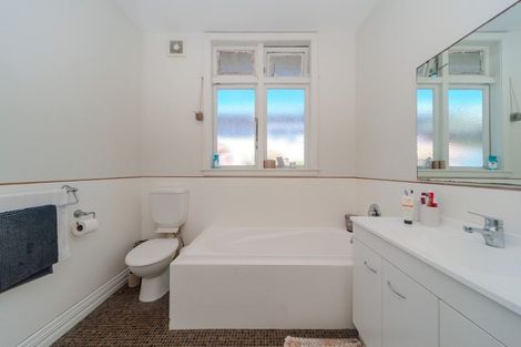 Photo of property in 9 Rolleston Street, Mount Cook, Wellington, 6021