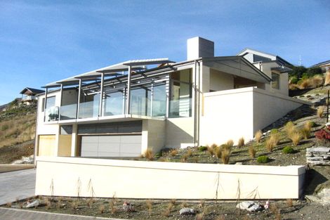 Photo of property in 4 Elizabeth Place, Kelvin Heights, Queenstown, 9300