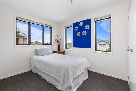 Photo of property in 19 Keating Rise, Northcross, Auckland, 0632