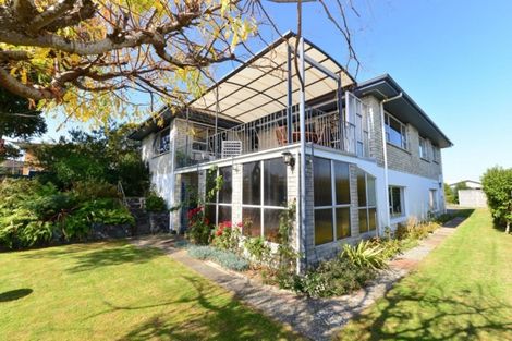 Photo of property in 18 Gilbass Avenue, Hamilton Lake, Hamilton, 3204