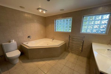 Photo of property in 25 Bradbury Road, Botany Downs, Auckland, 2010