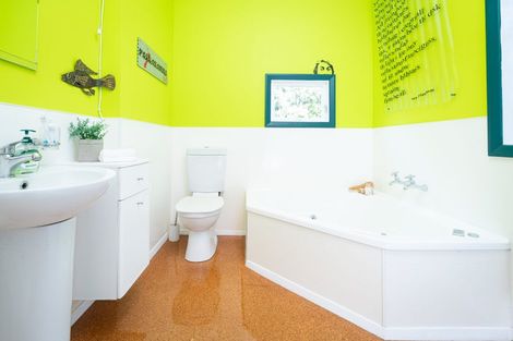 Photo of property in 72 Wellington Road, Paekakariki, 5034