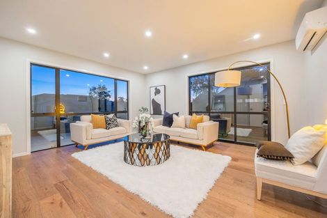 Photo of property in 18 Madden Avenue, Kumeu, 0810