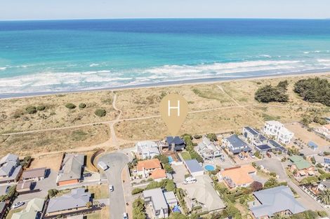 Photo of property in 10 Stout Street, Waimairi Beach, Christchurch, 8083