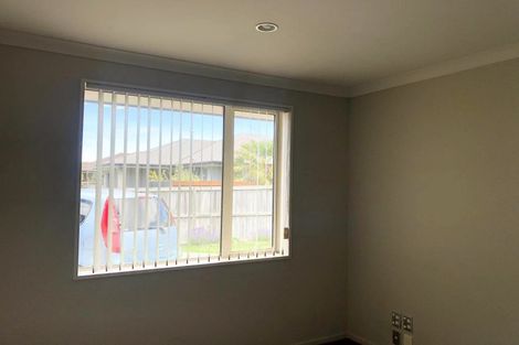 Photo of property in 17 Cunneen Place, Aidanfield, Christchurch, 8025