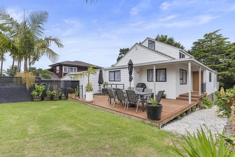 Photo of property in 50 Lagoon Way, West Harbour, Auckland, 0618