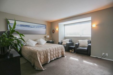 Photo of property in 2/2a Medbury Terrace, Fendalton, Christchurch, 8041