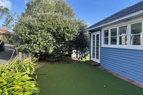 Photo of property in 3 Evans Road, Glen Eden, Auckland, 0602