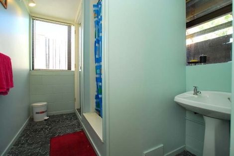Photo of property in 1 Lauderdale Road, Birkdale, Auckland, 0626