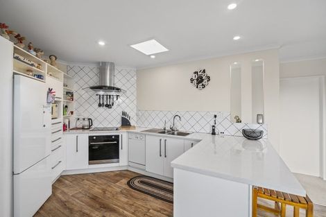 Photo of property in 15 Maddison Place, Welcome Bay, Tauranga, 3112