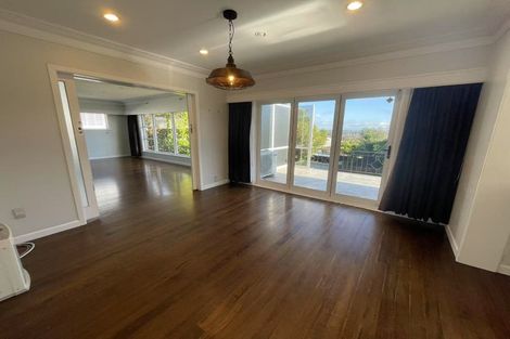 Photo of property in 25 Bradbury Road, Botany Downs, Auckland, 2010